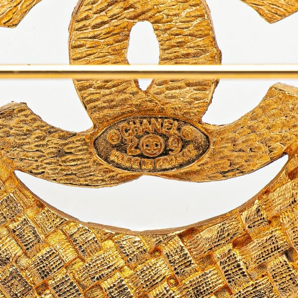 Pre-owned Chanel Gold Plated CC Round Woven Brooch Gold
