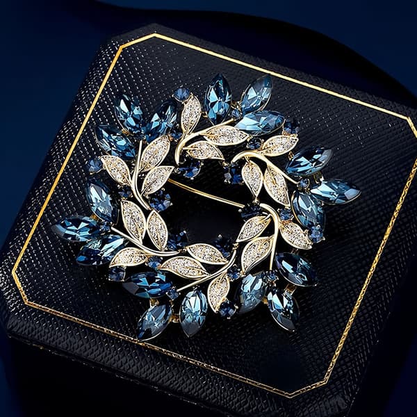 INF Utsökt Blomsterbrosch - Vintageinspirerad Design Grå