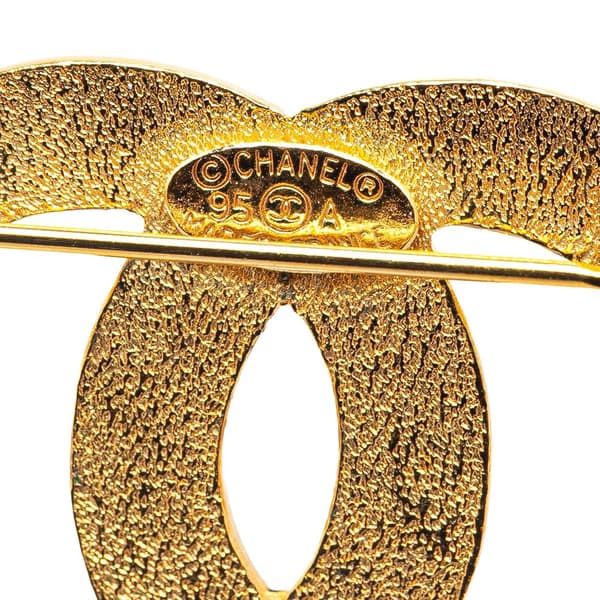 Pre-owned Chanel Gold Plated CC Medallion Brooch Gold