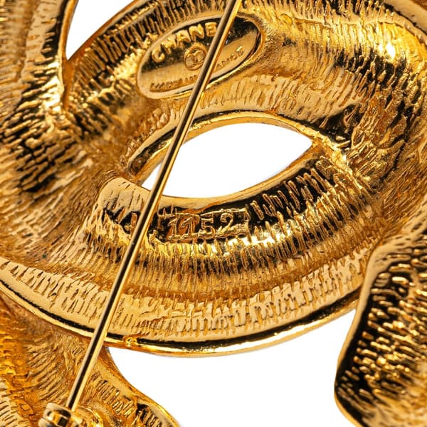 Pre-owned Chanel Gold Plated CC Quilted Brooch Gold