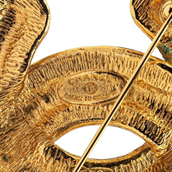 Pre-owned Chanel Gold Plated CC Quilted Brooch Gold