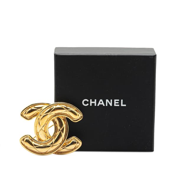 Pre-owned Chanel Gold Plated CC Quilted Brooch Gold