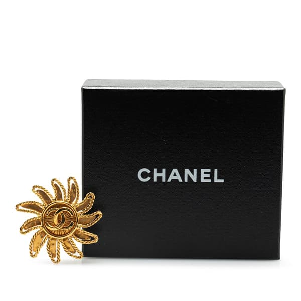 Pre-owned Chanel Gold Plated CC Sun Motif Brooch Gold