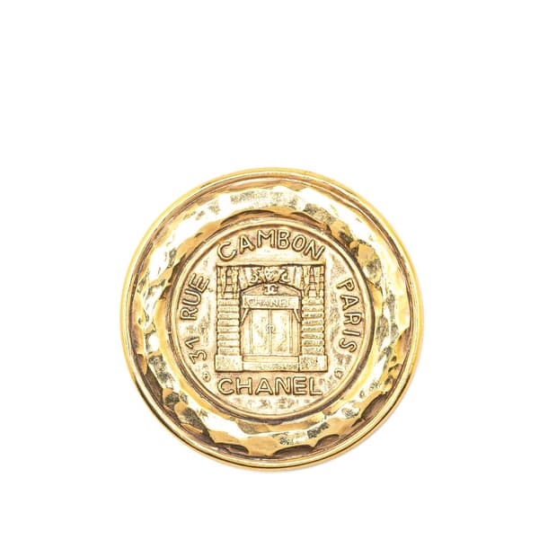 Pre-owned Chanel Gold Plated 31 Rue Cambon Round Brooch Gold