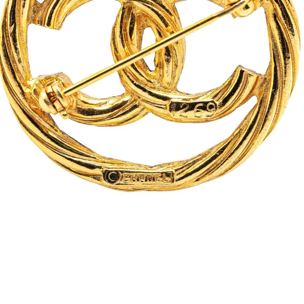 Pre-owned Chanel Gold Plated CC Round Brooch Gold