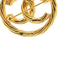 Miniatyrbild 3 av 3: Pre-owned Chanel Gold Plated CC Round Brooch Gold