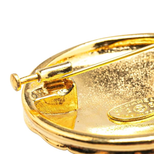 Pre-owned Chanel Gold Plated CC Quilted Round Brooch Gold