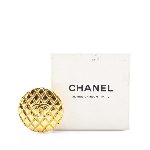 Pre-owned Chanel Gold Plated CC Quilted Round Brooch Gold