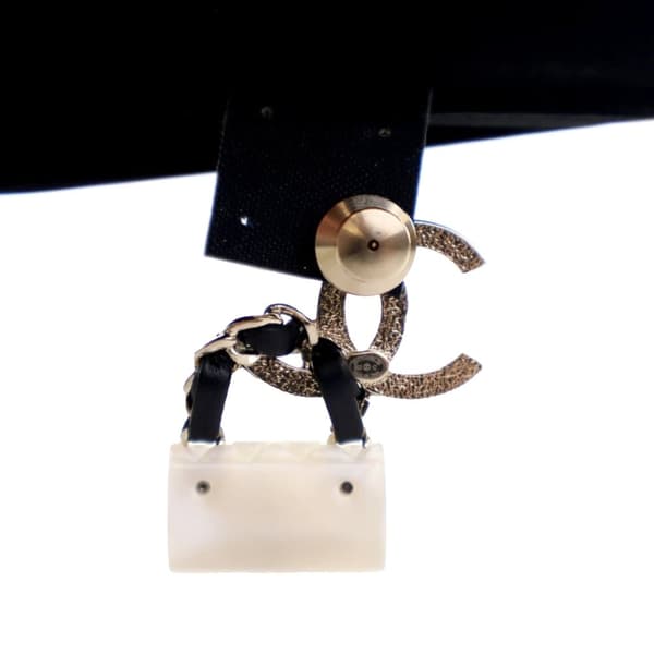 Pre-owned Chanel Gold Plated Enamel CC Quilted Flap Brooch Gold
