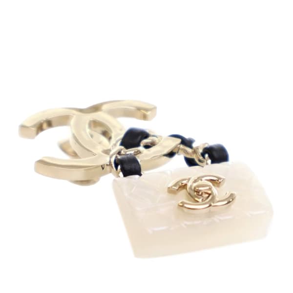 Pre-owned Chanel Gold Plated Enamel CC Quilted Flap Brooch Gold