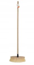 Pikkukuva 1 / 3: Luuta puisella kahvalla lakaisuun, pehmeät harjakset, 128,5 cm