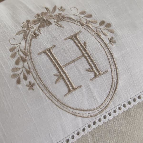 Kudde - TODAY - CHARME - Tryckt x Chambray x Berenice-broderi - 30 x 50 cm