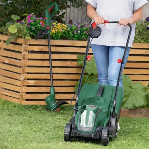 Bosch Pack 18V EasyMower + EasyGrassCut gräsklippare + x1 4,0 Ah batteri och laddare