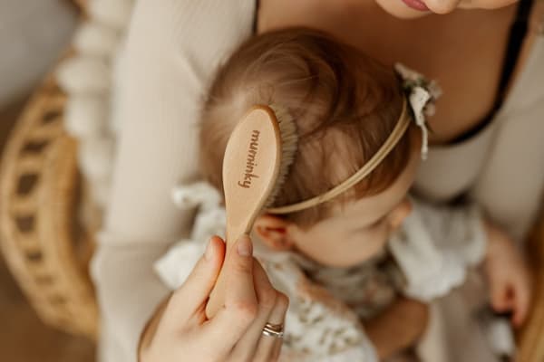 Børste til babyhår