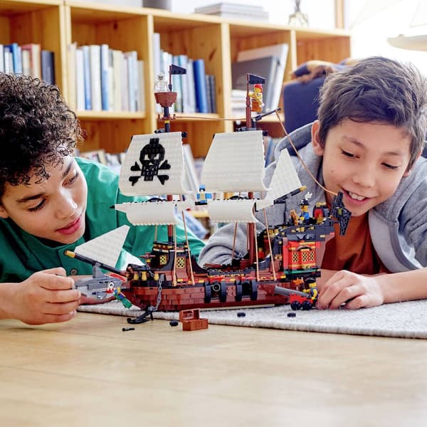 LEGO® CREATOR 31109 Piratskepp