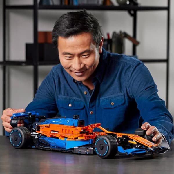 Lego Technic 42141 McLaren Formula 1 -kilpa-auto