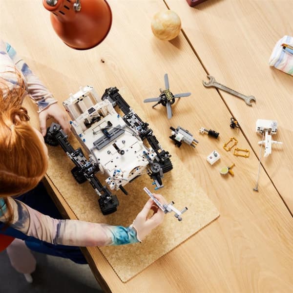 Lego Technic 42158 NASA Mars Rover Perseverance