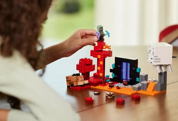 LEGO MINECRAFT 21255 NETHER PORTAL EXPEDITION