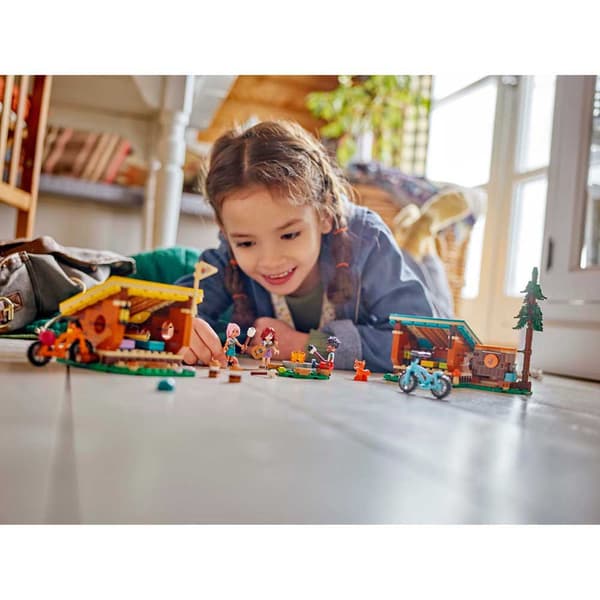 Lego Adventure Camp: Comfortable Cabins Byggespil
