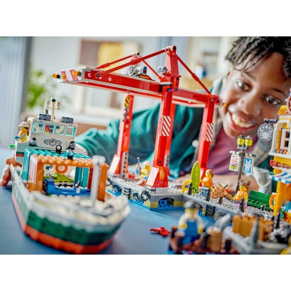 Lego Sea Port With Goods Ship Rakennuspeli