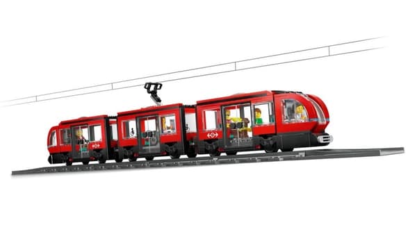 LEGO City 60423 City Raitiovaunu asemalla