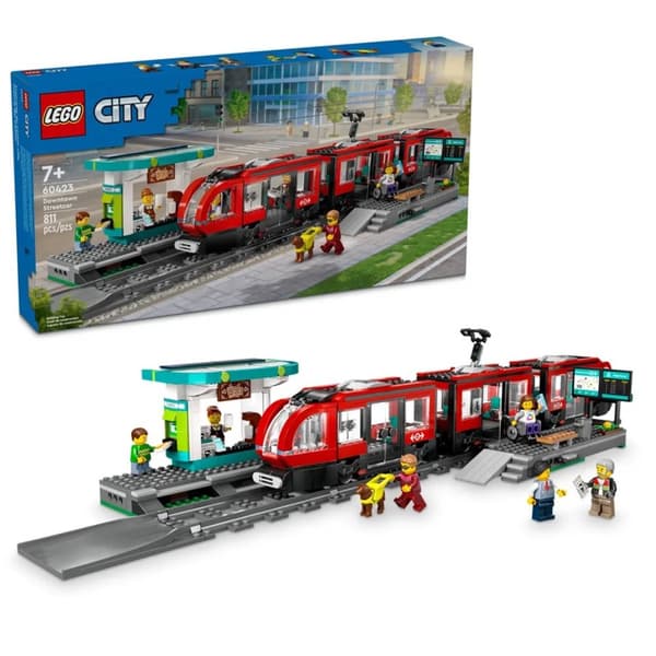 LEGO City 60423 City Raitiovaunu asemalla