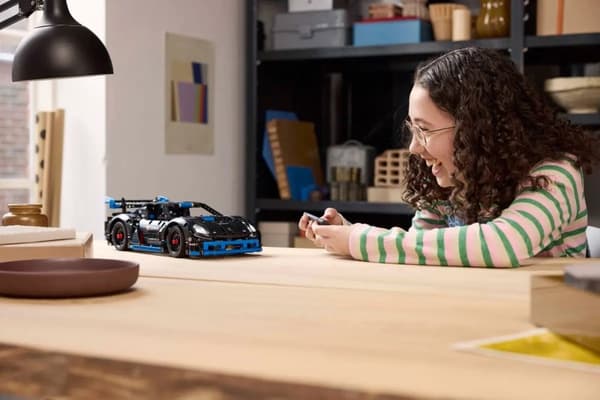LEGO Technic 42176 Porsche GT4 e-Performance racerbil