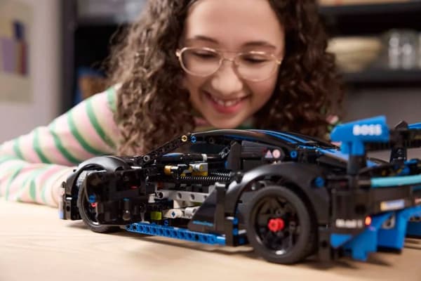 LEGO Technic 42176 Porsche GT4 e-Performance racerbil