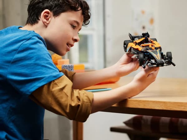 LEGO TECHNIC 42169 NEOM McLaren Formula E Team