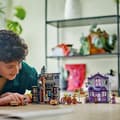 Miniatyrbild 4 av 7: Lego 76439 Harry Potter Ollivanders Malkins dräkter