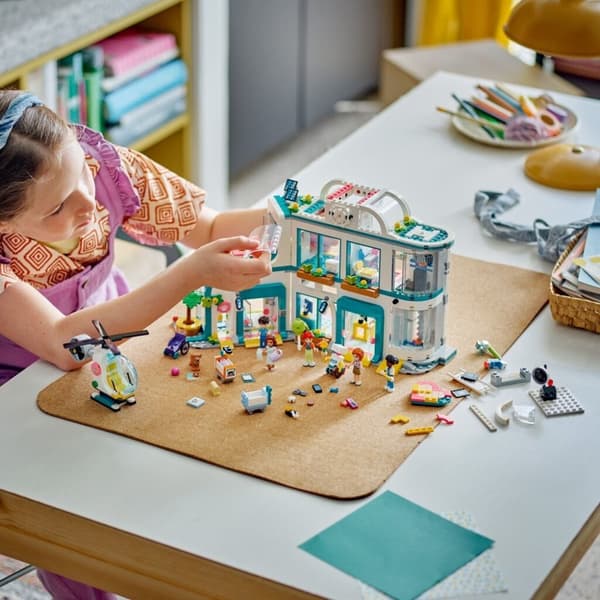 Lego Friends 42621 Heartlake City Hospital