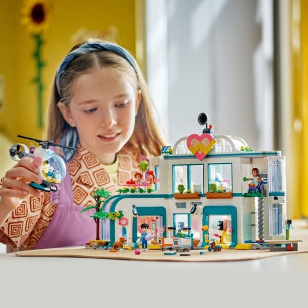 Lego Friends 42621 Heartlake City Hospital
