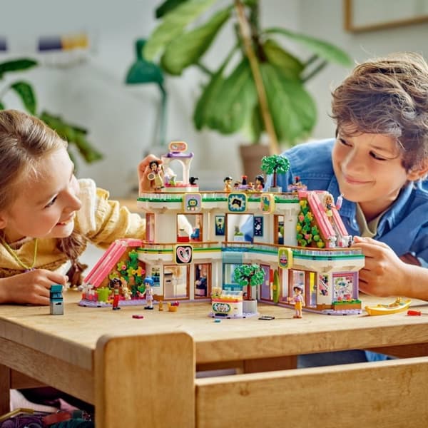 Lego Friends 42604 Heartlake City Shopping Center