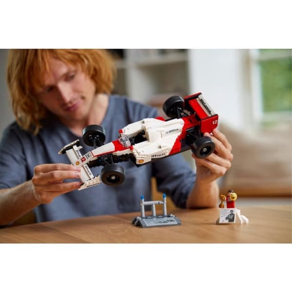 Lego Icons 10330 McLaren MP4/4 og Ayrton Senna