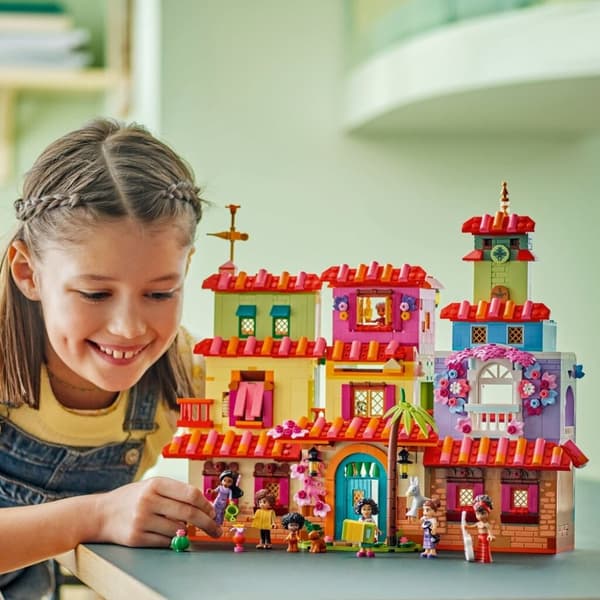 Lego 43245 Disney Classic Magical House Madrigal