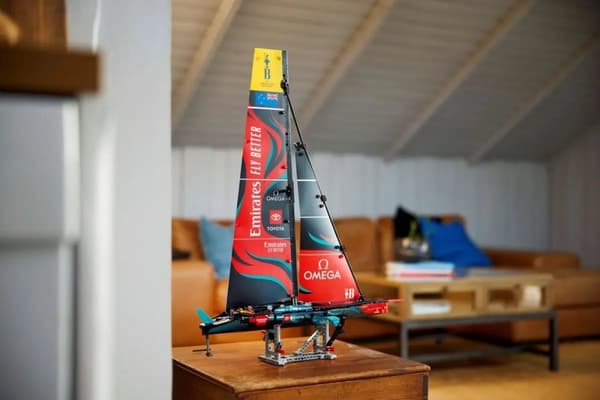 LEGO TECHNIC 42174 Emirates Team Nya Zeelands AC75-yacht