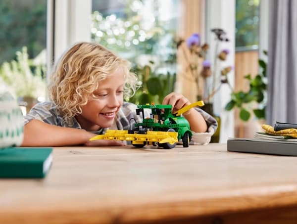 LEGO TECHNIC 42168 JOHN DEERE 9700 REHUNKOJEN PUUTARHA