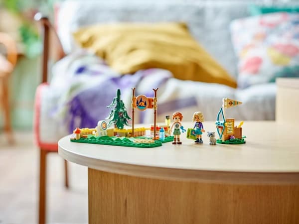 LEGO Friends 42622 Ampumarata kesäjousiammuntaleirillä
