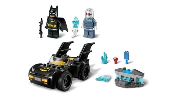 LEGO BATMAN 76301 Batman & Batmobile vs. Mr. Freeze