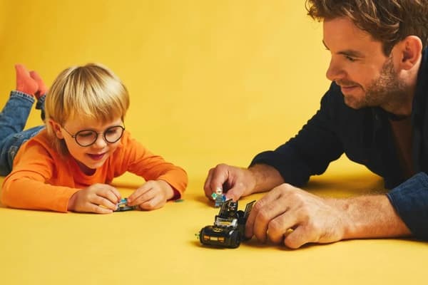 LEGO BATMAN 76301 Batman & Batmobile vs. Mr. Freeze