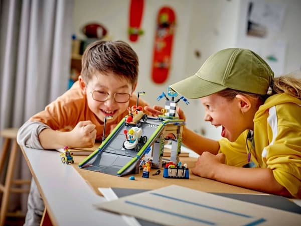 LEGO CITY 60460 Ingen begrænsninger: Racerbilrampevogn