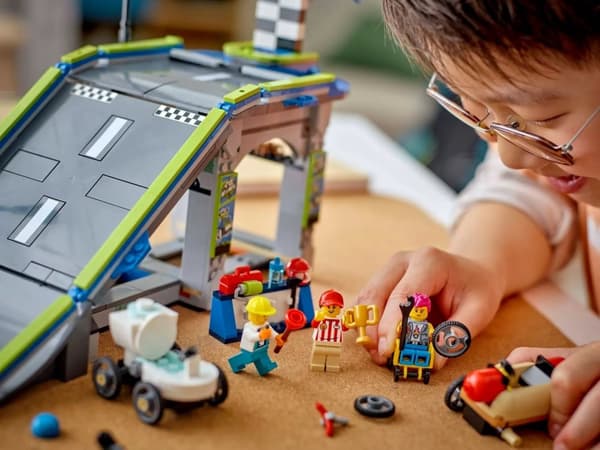 LEGO CITY 60460 Ingen begrænsninger: Racerbilrampevogn