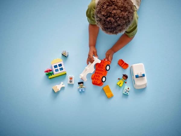 LEGO DUPLO 10447 Ambulanssi kuljettajalla