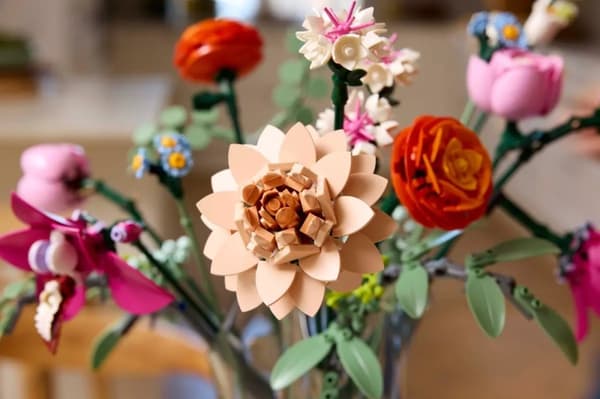 LEGO ICONS 10342 The Botanical Collection - Pretty Pink Flower Bukett