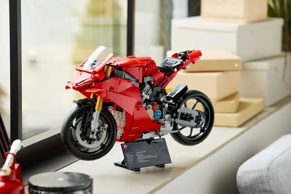 LEGO TECHNIC 42202 Ducati Panigale V4 S Motorcykel
