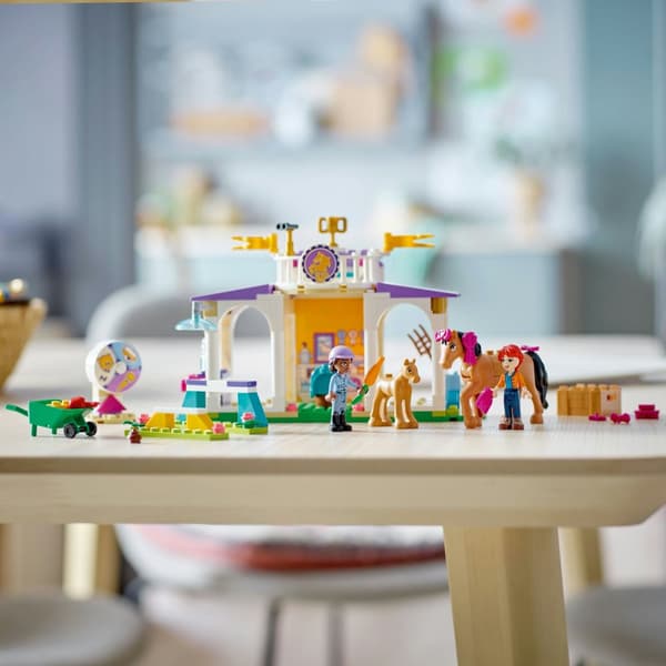 LEGO Friends 41746 Hevoskoulutus Tallihevoset Hevonen
