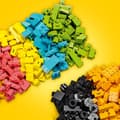Pikkukuva 11 / 11: LEGO Classic 11027 Luovaa Neon-hupia