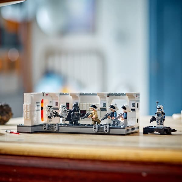LEGO Star Wars 75387 OMBORDSTIGNING PÅ TANTIVE IV VADER-RUMSKIBET