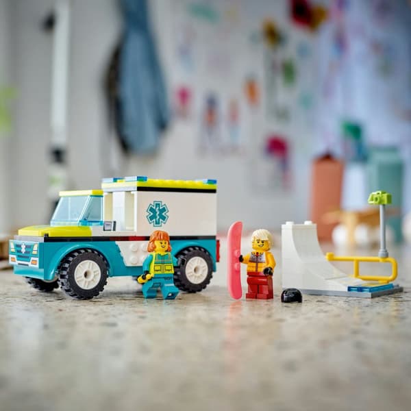 LEGO City 60403 Junior 4+ Ambulance og Snowboarder