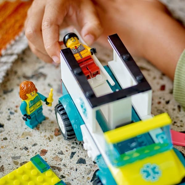 LEGO City 60403 Junior 4+ Ambulance og Snowboarder